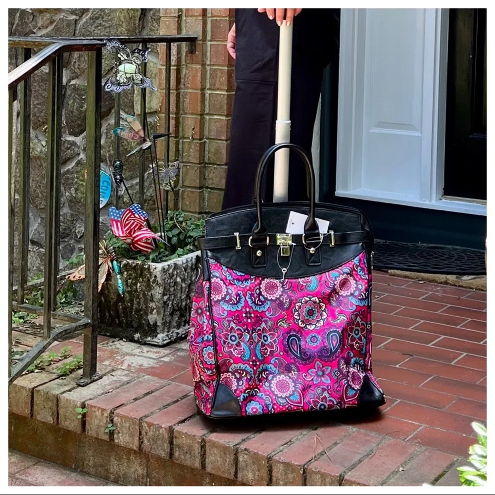 The Perfect Must Have Chic Stylish Travel Roll Bag - Picture 6 of 10